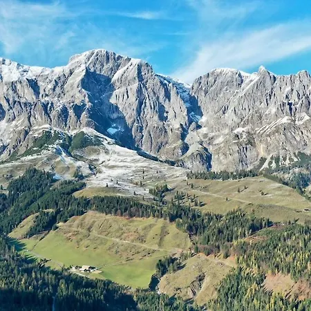 Of The Mountains With A Sauna, Fireplace, Cinema Room, Summer Menu Vakantiehuis *